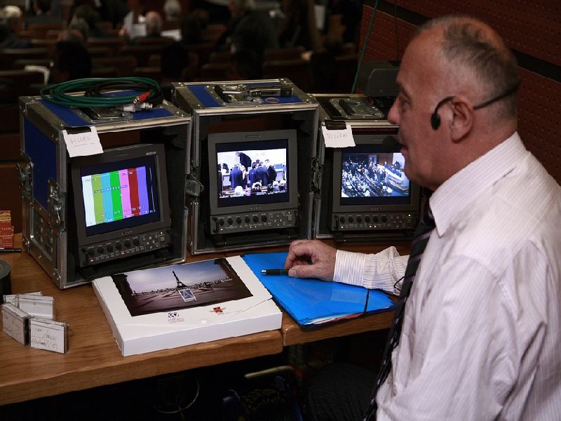 images/inbrov/B tournage dans l'auditorium de la maison du barreau (3).jpg